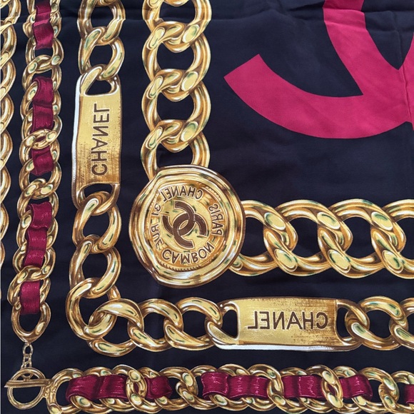 Chanel 31 Rue Cambon Paris Chain Link Black and Burgundy Scarf - Picture 8 of 8